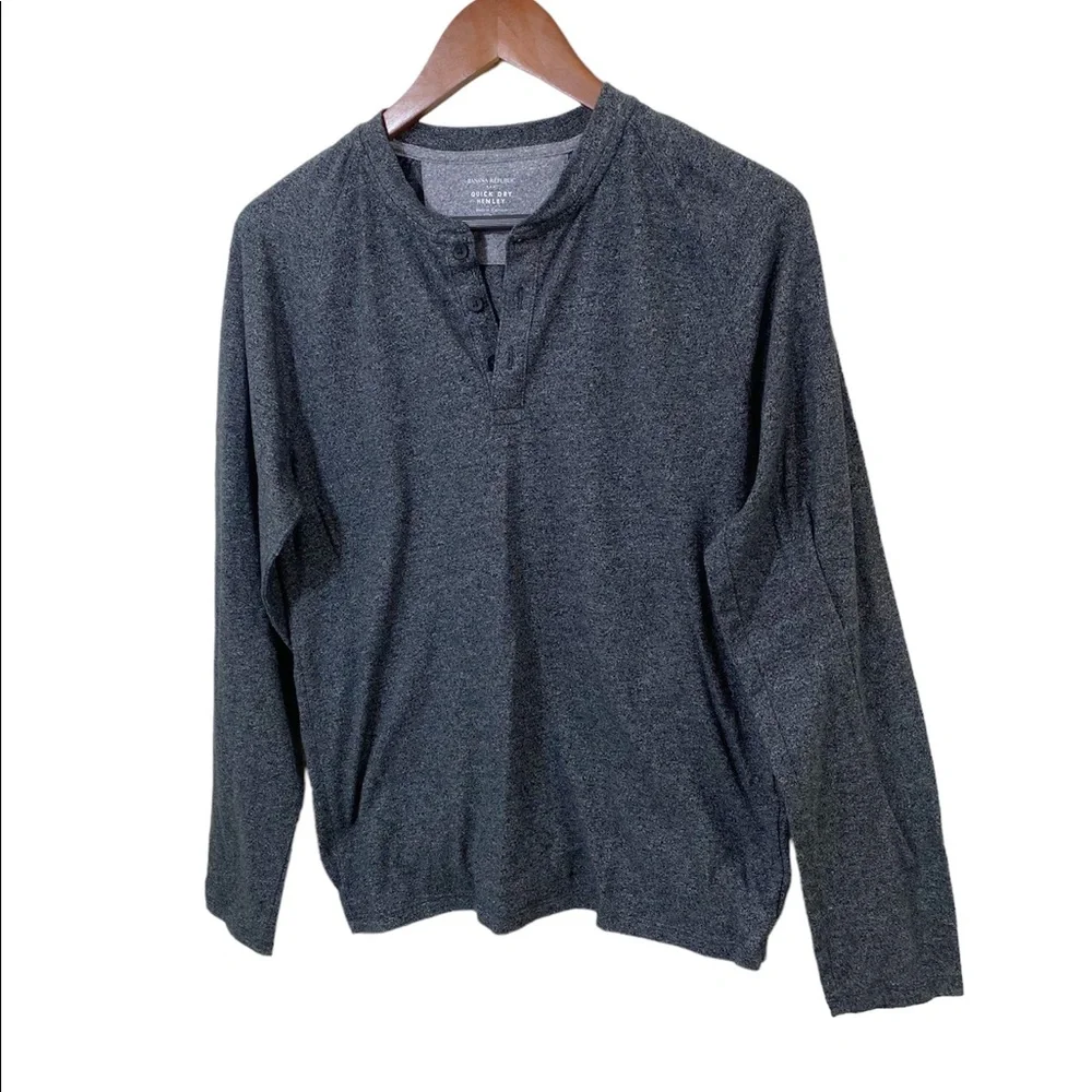 Banana Republic Quick Dry Henley Shirt Men's Small Gray Long Sleeve